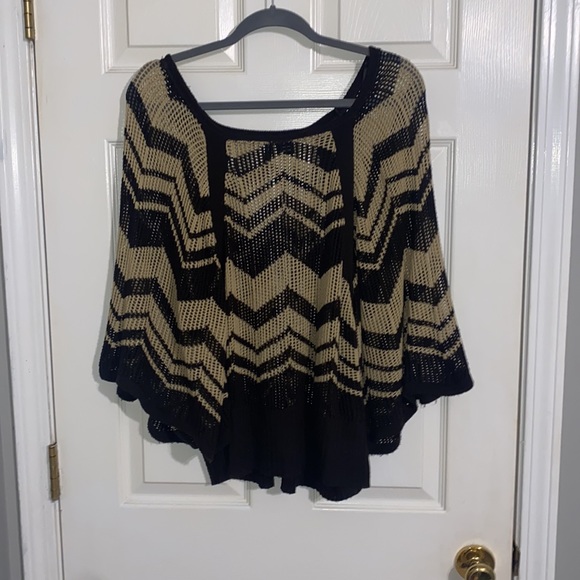 The sweater of many talents - Picture 3 of 3